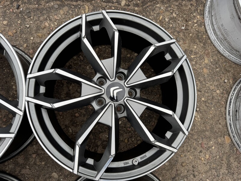 Photo 4 - Citroen Siunciam, 8J ET40 light alloy R18 rims