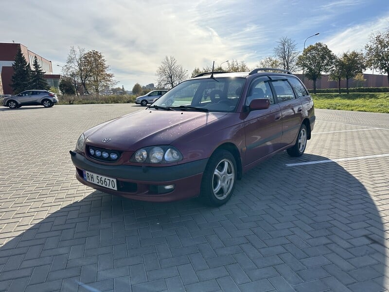 Photo 2 - Toyota Avensis 1999 y Wagon