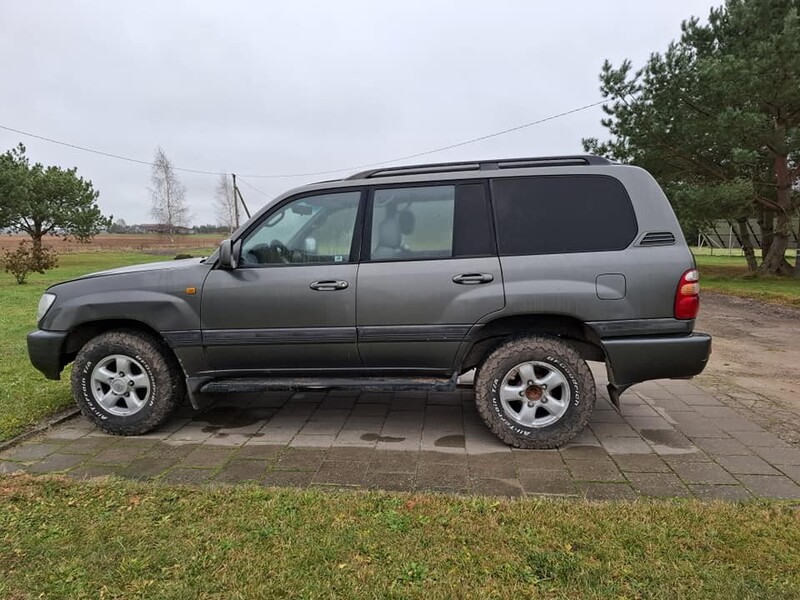 Toyota Land Cruiser J100 2001 г