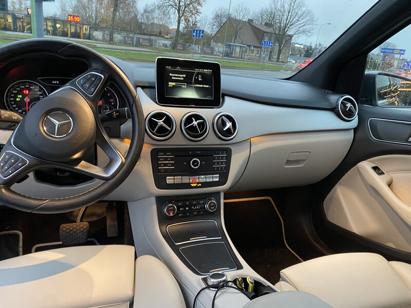 Photo 2 - Mercedes-Benz B 220 2017 y Hatchback