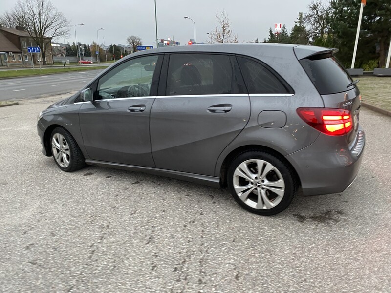 Photo 3 - Mercedes-Benz B 220 2017 y Hatchback