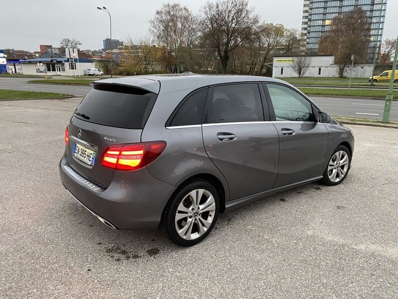 Photo 6 - Mercedes-Benz B 220 2017 y Hatchback