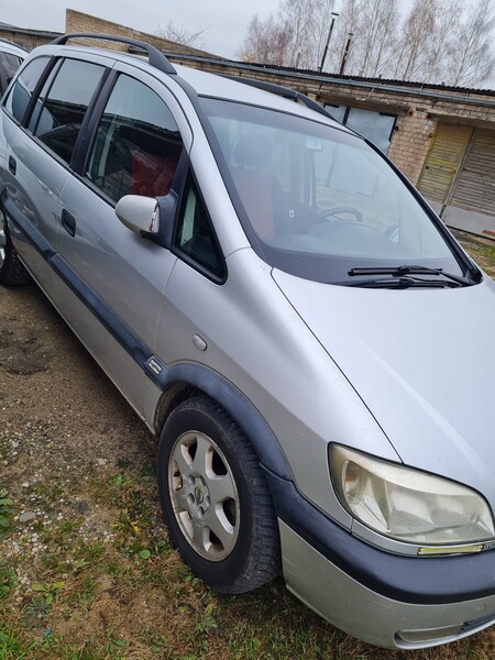 Opel Zafira A 2002 y