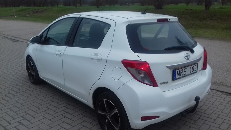 Photo 2 - Toyota Yaris 2013 y Hatchback