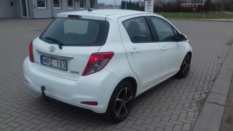 Photo 4 - Toyota Yaris 2013 y Hatchback