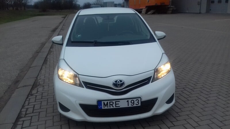 Photo 6 - Toyota Yaris 2013 y Hatchback