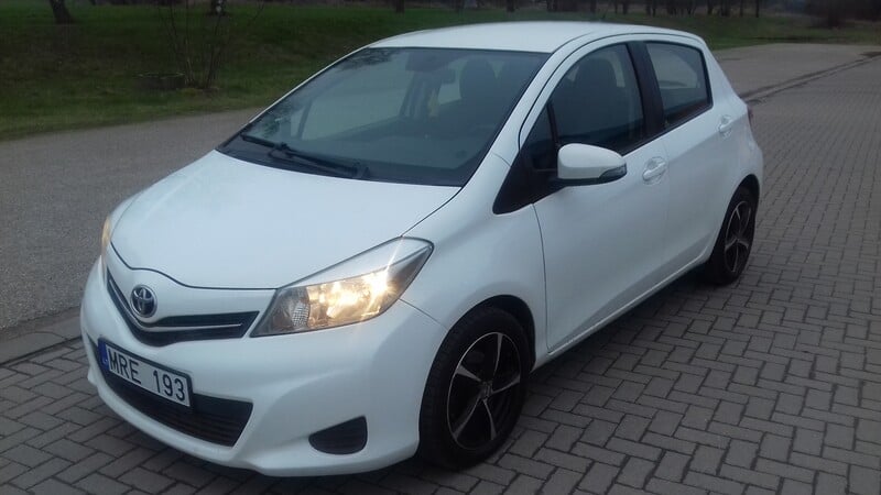 Photo 1 - Toyota Yaris 2013 y Hatchback