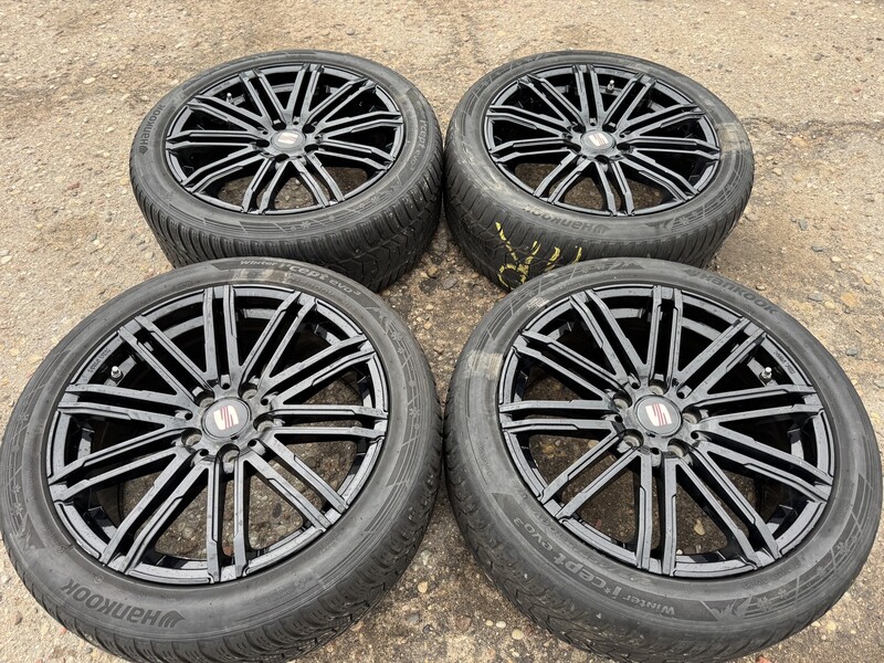 Seat Siunciam, 8J ET48 light alloy R18 rims