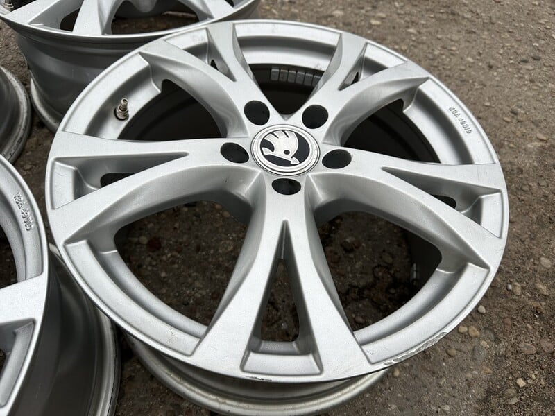 Photo 2 - Skoda Siunciam, 8J ET45 light alloy R17 rims