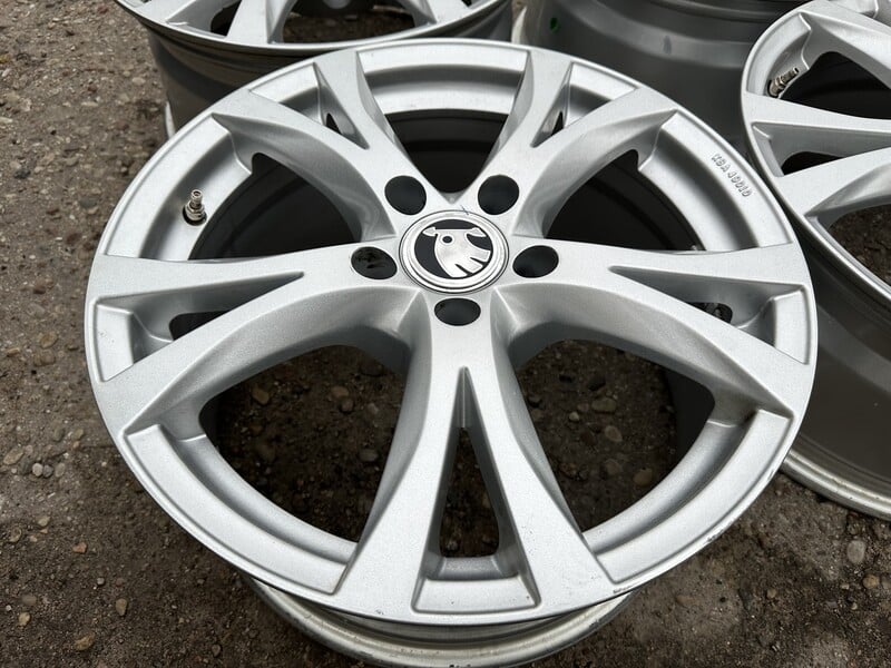 Photo 3 - Skoda Siunciam, 8J ET45 light alloy R17 rims