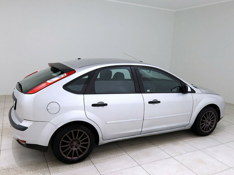 Photo 3 - Ford Focus 2005 y Hatchback