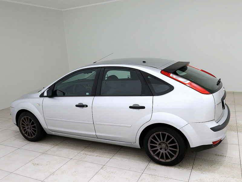 Photo 4 - Ford Focus 2005 y Hatchback