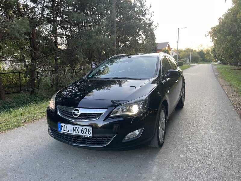 Opel Astra J 2011 y