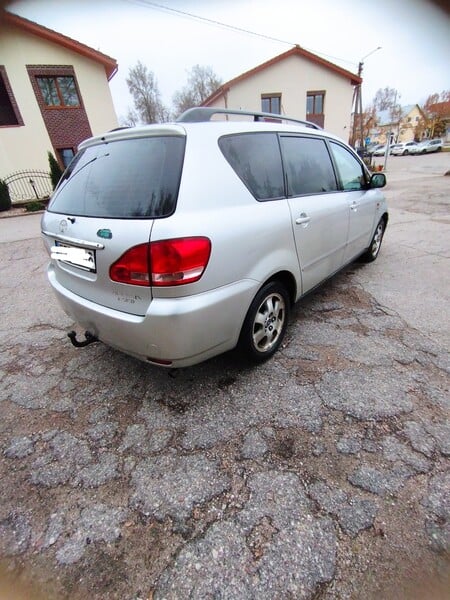 Фотография 2 - Toyota Avensis Verso 2003 г Минивэн