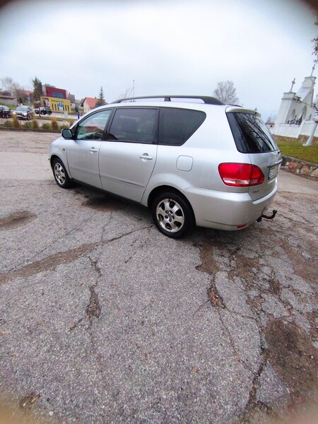 Фотография 6 - Toyota Avensis Verso 2003 г Минивэн