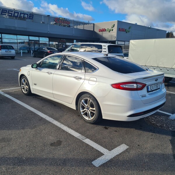 Ford Fusion II 2016 y