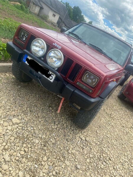 Jeep Cherokee 1999 y Off-road / Crossover