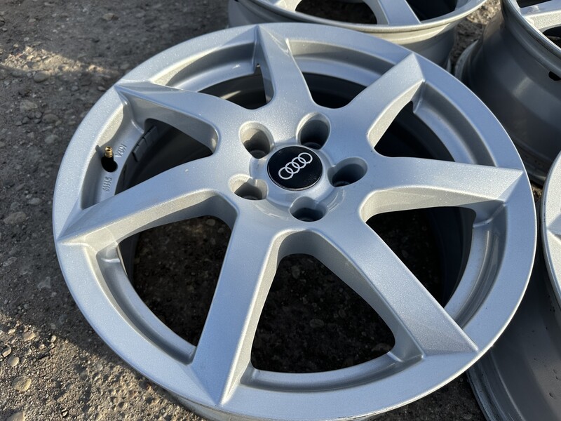 Photo 3 - Audi Siunciam, 7J ET50 light alloy R17 rims