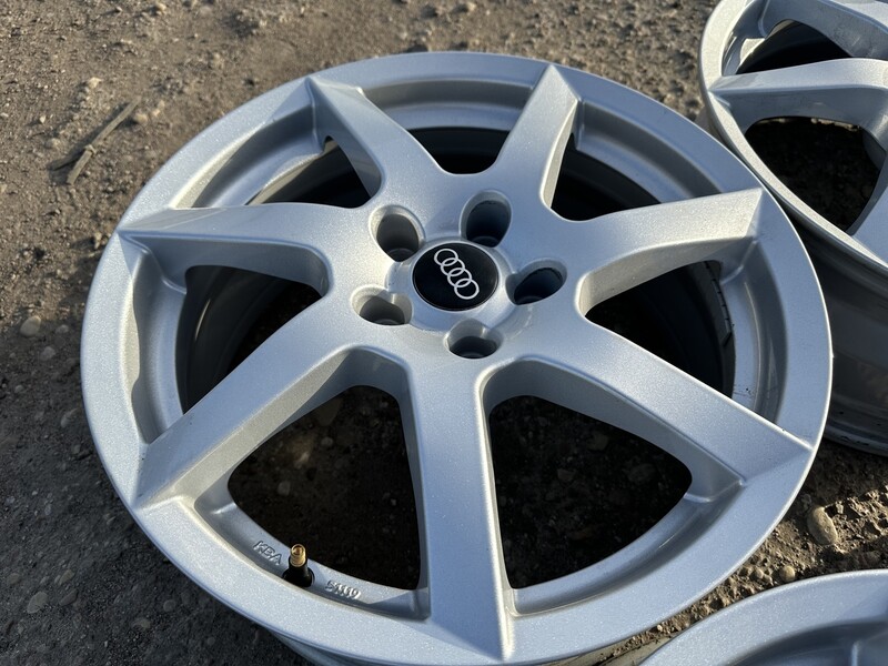 Photo 5 - Audi Siunciam, 7J ET50 light alloy R17 rims