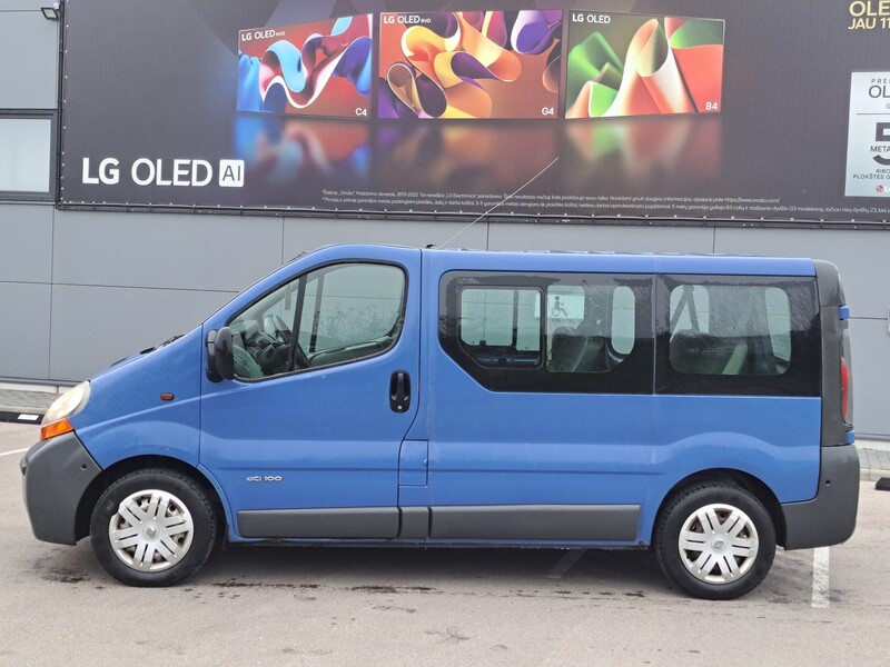 Photo 3 - Renault Trafic 2003 y Minibus