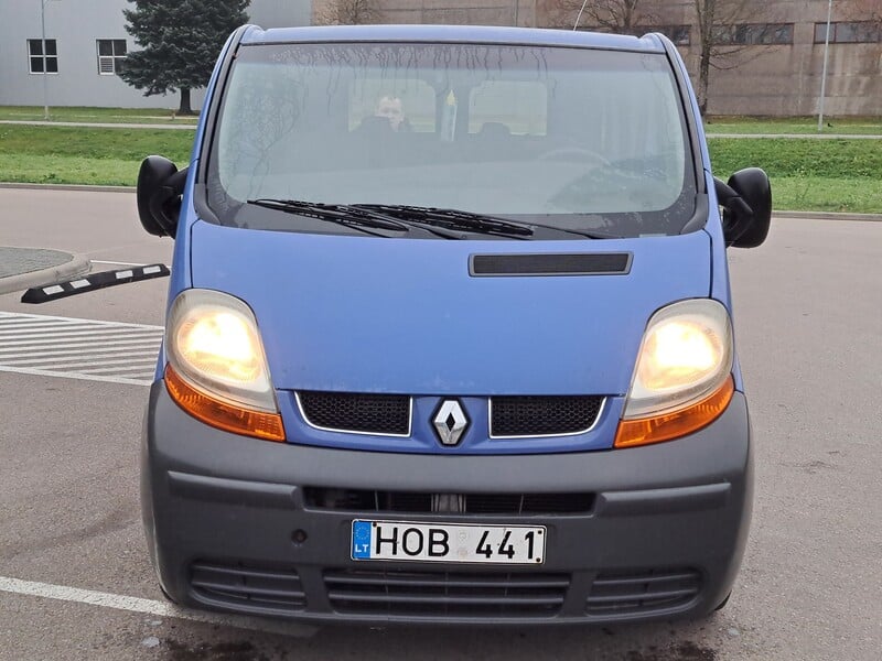 Photo 4 - Renault Trafic 2003 y Minibus