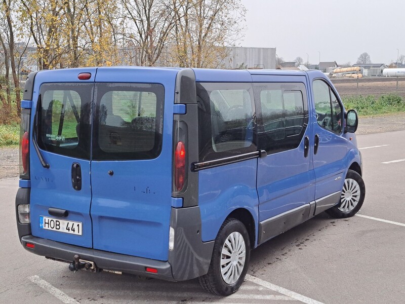 Photo 5 - Renault Trafic 2003 y Minibus