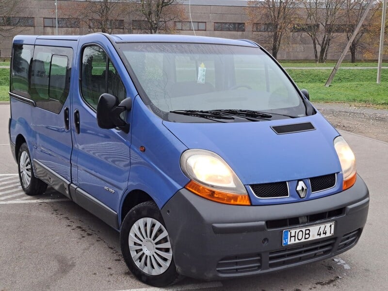 Photo 6 - Renault Trafic 2003 y Minibus