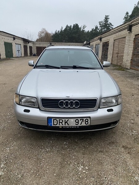 Audi A4 1996 m Universalas