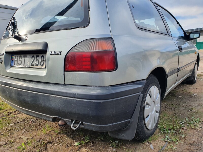 Nissan Sunny 1991 г Хэтчбек