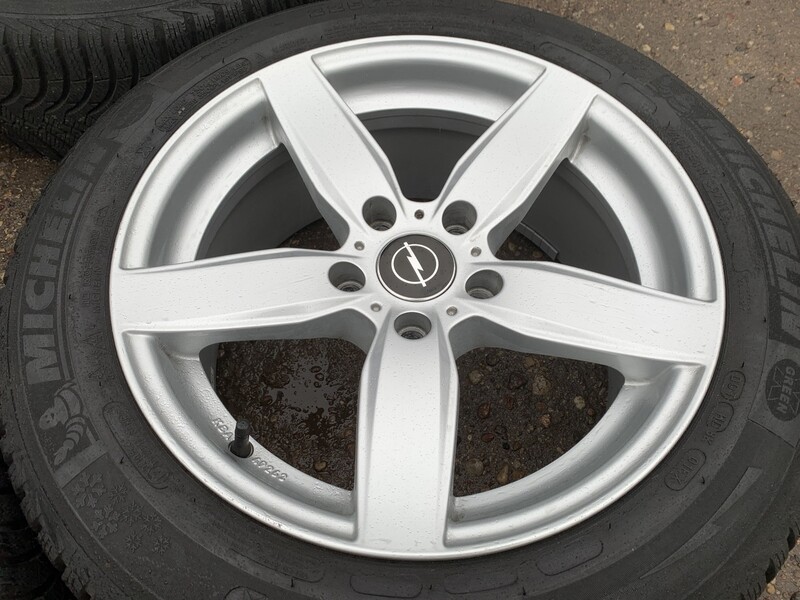 Photo 2 - Opel Siunciam, 7.5J ET42 Insignia light alloy R17 rims