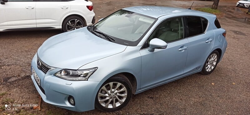 Lexus CT 200h 2012 y Hatchback