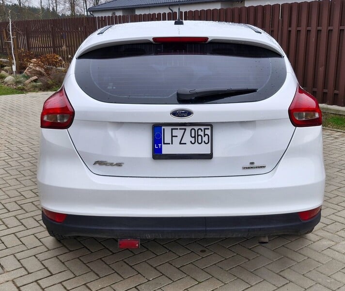 Photo 4 - Ford Focus 2016 y Hatchback