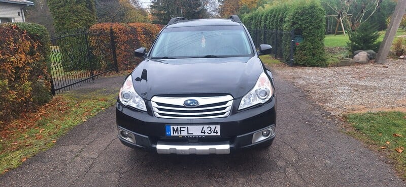 Subaru OUTBACK 2010 y Sedan