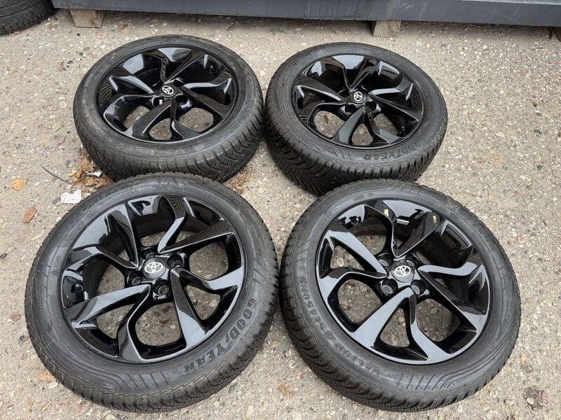 Photo 1 - Toyota Siunciam, 6.5J ET40 light alloy R16 rims