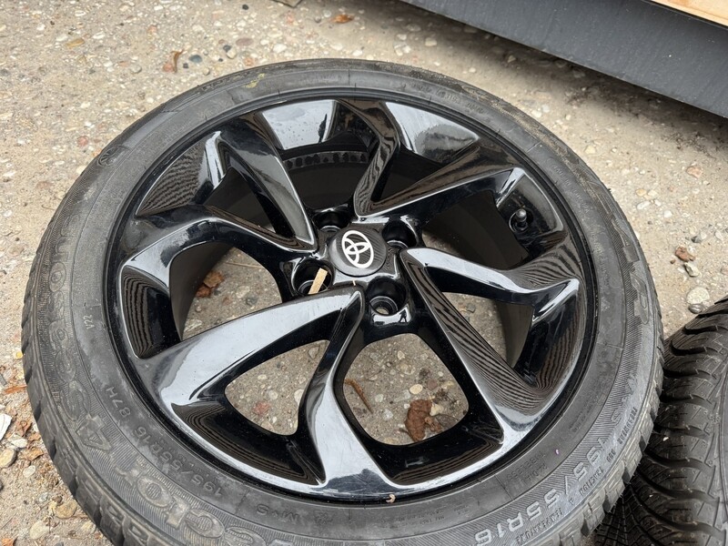 Photo 5 - Toyota Siunciam, 6.5J ET40 light alloy R16 rims