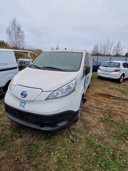 Nissan E-Nv200 2015 y parts