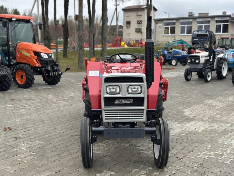 Photo 3 - Shibaura SD-2003 (2wd) 1979 y Tractor