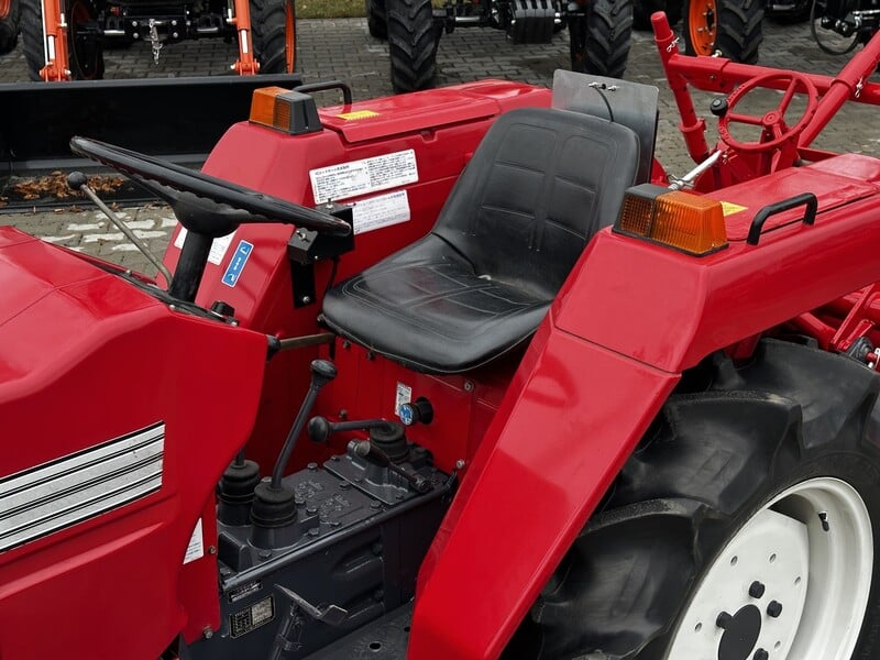 Photo 11 - Shibaura SD-2003 (2wd) 1979 y Tractor