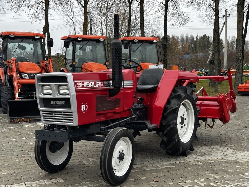 Photo 2 - Shibaura SD-2003 (2wd) 1979 y Tractor