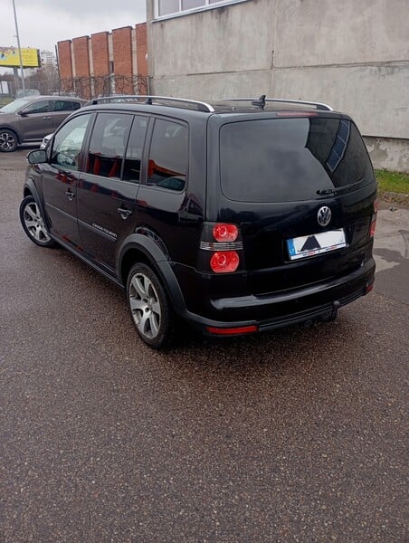 Фотография 5 - Volkswagen Cross Touran I 2007 г