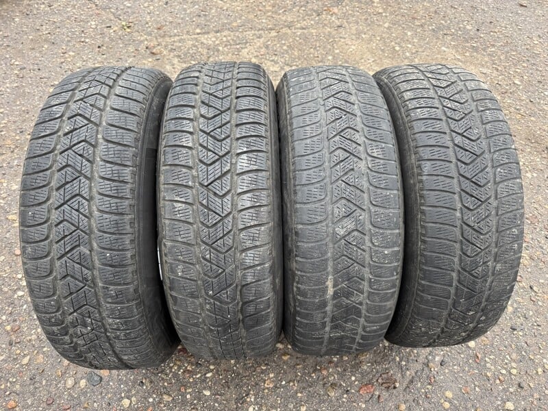 Photo 1 - Pirelli Siunciam, 4+6mm 2022 R17 winter tyres passanger car