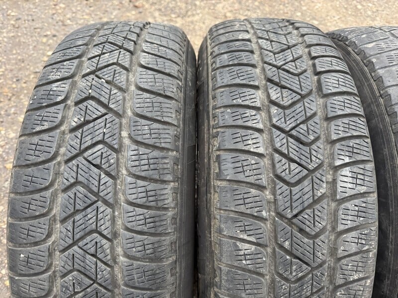 Photo 2 - Pirelli Siunciam, 4+6mm 2022 R17 winter tyres passanger car