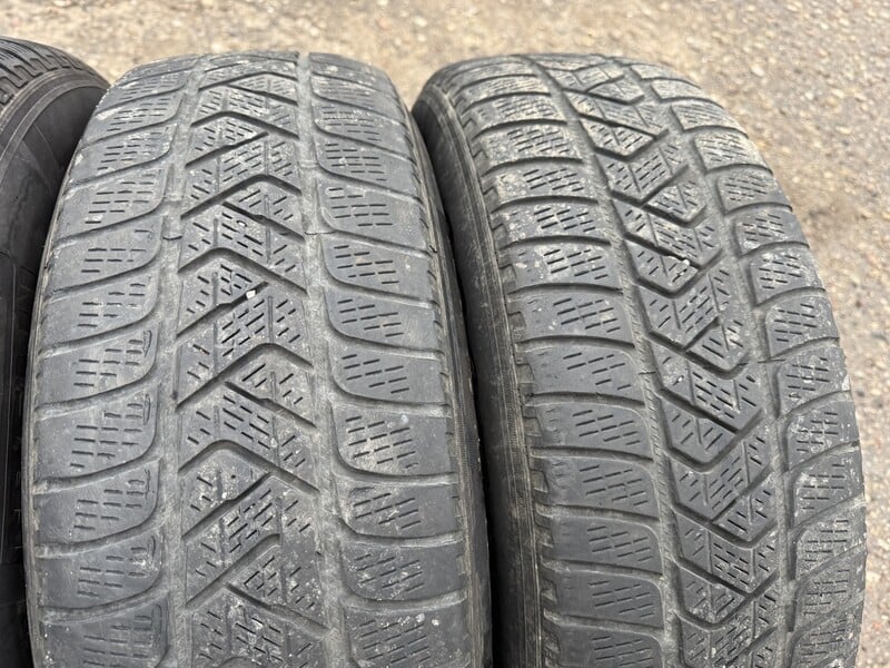 Photo 3 - Pirelli Siunciam, 4+6mm 2022 R17 winter tyres passanger car