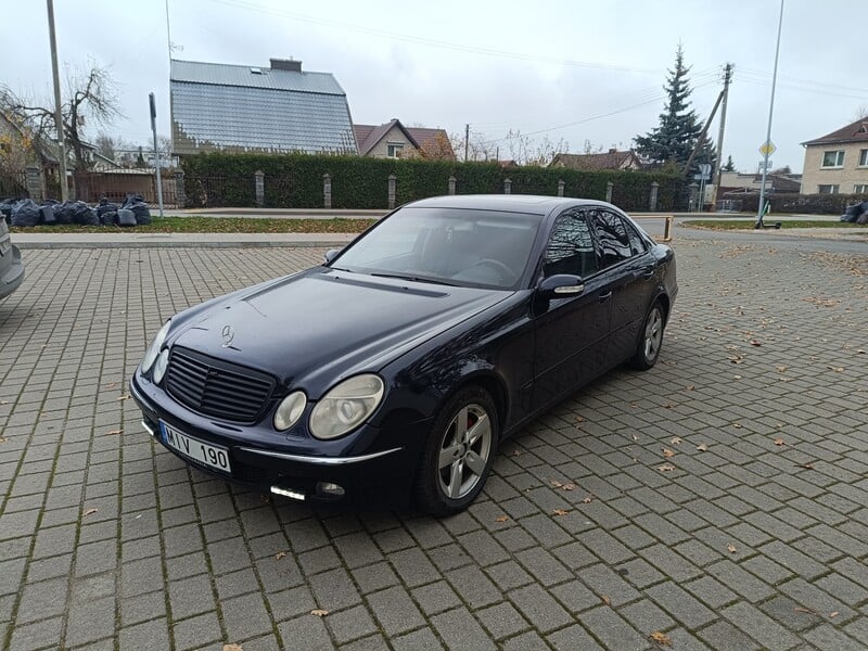 Mercedes-Benz E 220 2003 г Седан