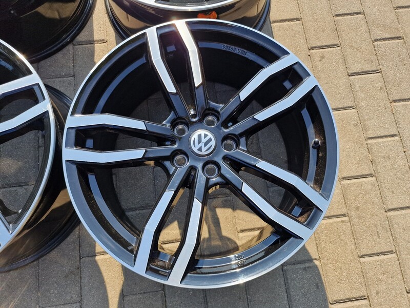 Photo 3 - Volkswagen Golf (2013-2024m) Golf light alloy R19 rims