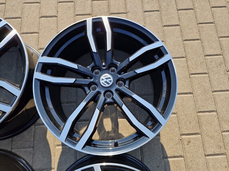 Photo 4 - Volkswagen Golf (2013-2024m) Golf light alloy R19 rims