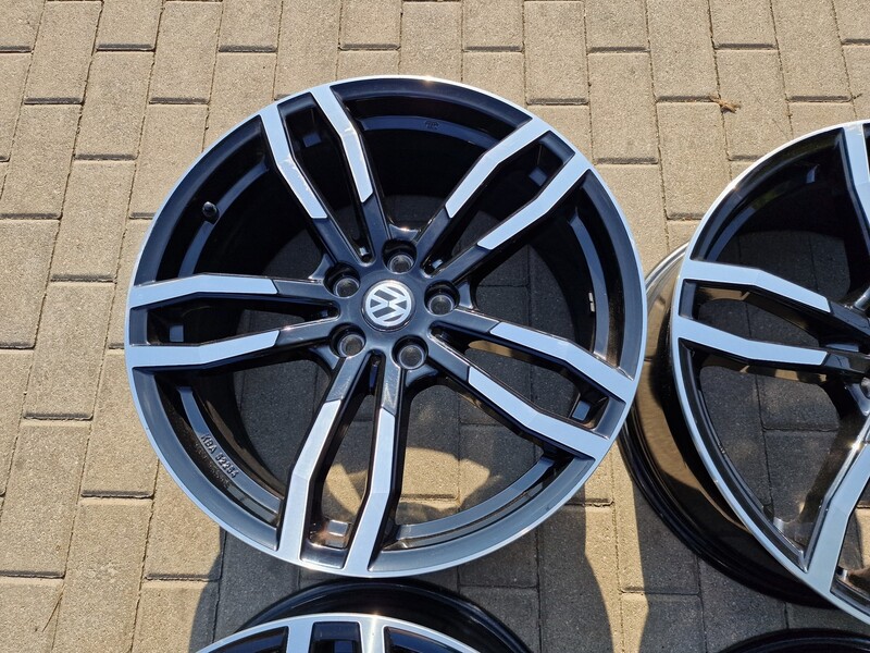 Photo 5 - Volkswagen Golf (2013-2024m) Golf light alloy R19 rims