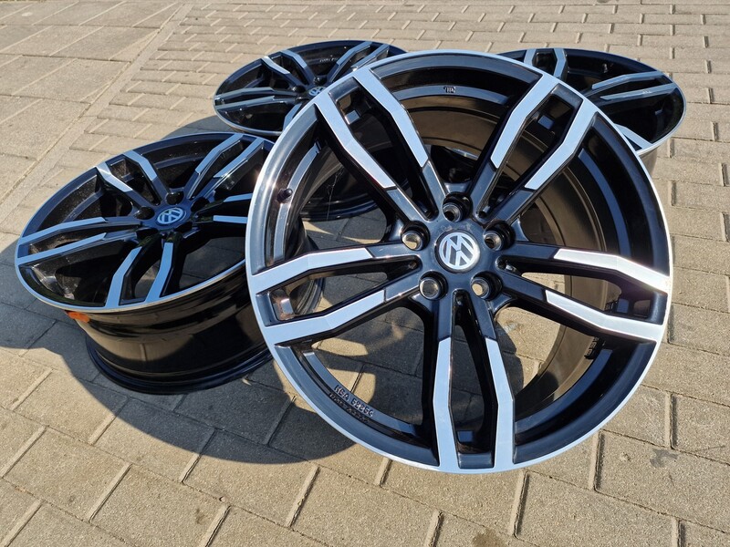 Photo 1 - Volkswagen Golf (2013-2024m) Golf light alloy R19 rims