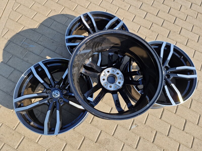 Photo 6 - Volkswagen Golf (2013-2024m) Golf light alloy R19 rims