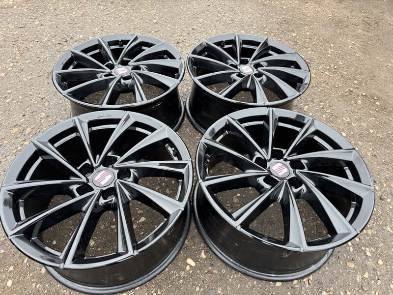 Seat Siunciam, 8J ET37 light alloy R18 rims